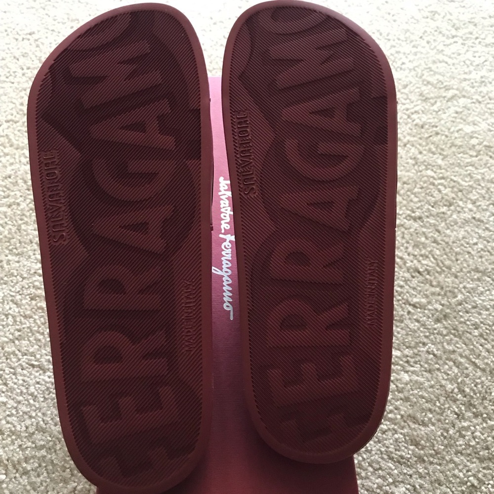 Salvatore Ferragamo slides - Picture 2 of 7